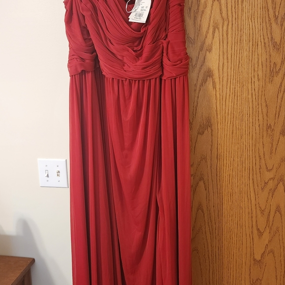 David's Bridal Plus Size Bridesmaid Dress - Picture 3 of 6